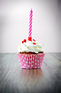 Kremalı pasta, Cupcake ahşap üzerine