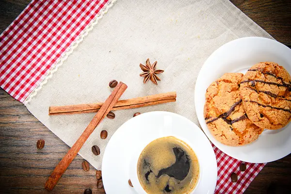 Coffee with Bakery on Woody Retro Background. — Stock Photo, Image