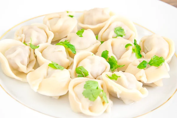 Smakelijk zelfgemaakte knoedels, Russische Pelmeni. — Stockfoto