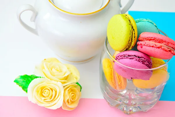 Macaroons franceses doces e coloridos — Fotografia de Stock