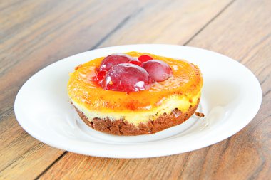 Vintage Retro zemin üzerine meyveli kek.