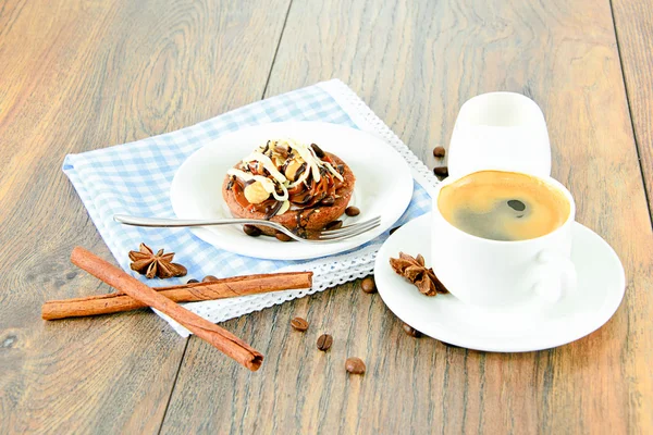 Tanımlama bilgileri, kahve ve krem odunsu arka plan üzerinde