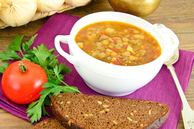 Patlıcan, domates ve soğan ile mercimek çorbası