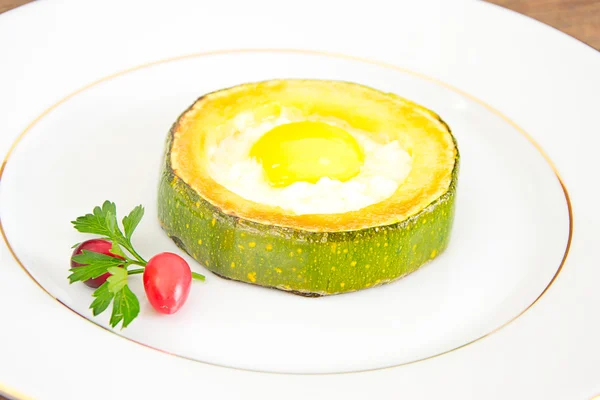 Diätfrühstück: Rührei mit Zucchini — Stockfoto