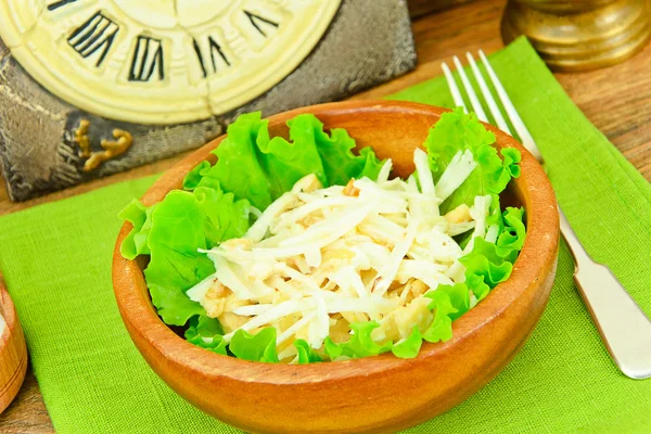 Ensalada dietética de Daikon y pollo. Alimentación saludable . —  Fotos de Stock