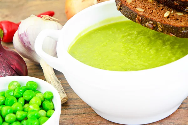 Crema de sopa dietética Puré de guisantes verdes — Foto de Stock