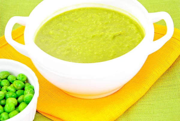 膳食汤奶油的绿豌豆浓汤 — 图库照片