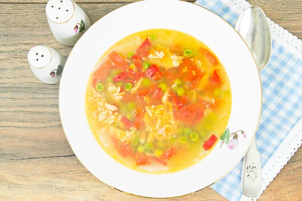 Sağlıklı gıda: Balık sebze çorbası.