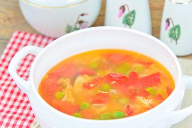 Sağlıklı gıda: Balık sebze çorbası..