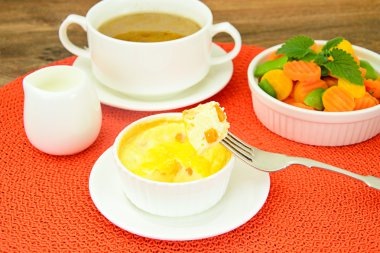 Havuç ve yeşil fasulye ile diyet omlet