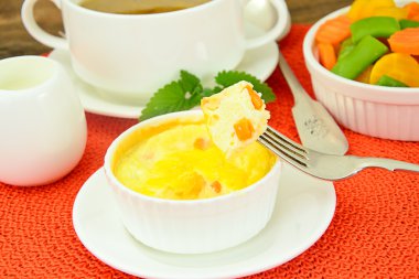 Havuç ve yeşil fasulye ile diyet omlet