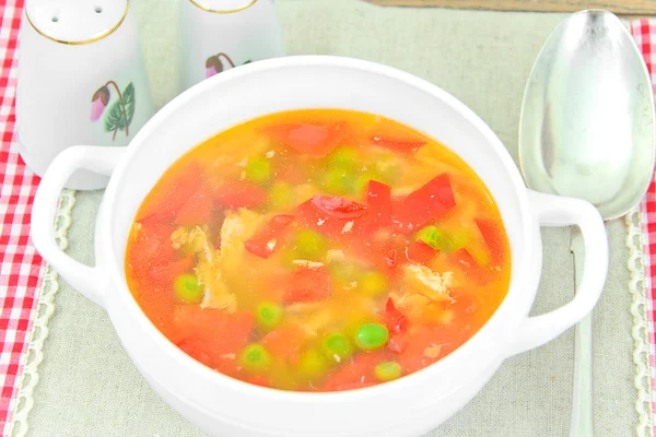 Aliments sains : Soupe de poisson Légumes . — Photo