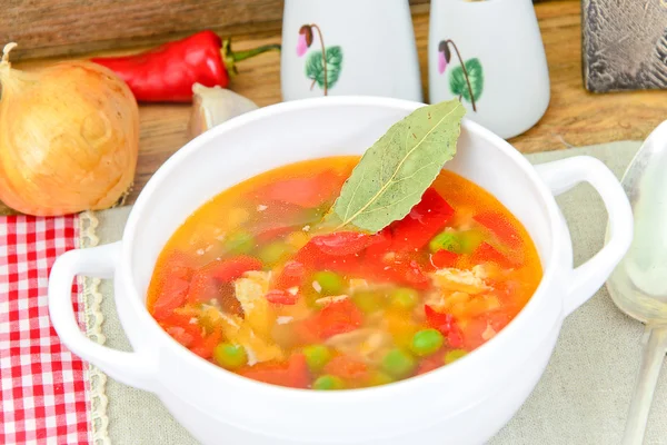 Aliments sains : Soupe de poisson Légumes . — Photo