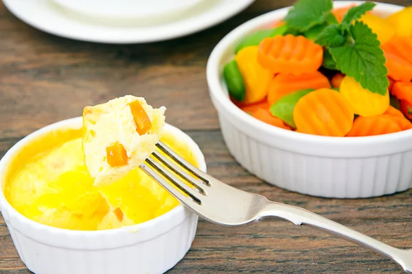 Havuç ve yeşil fasulye ile diyet omlet