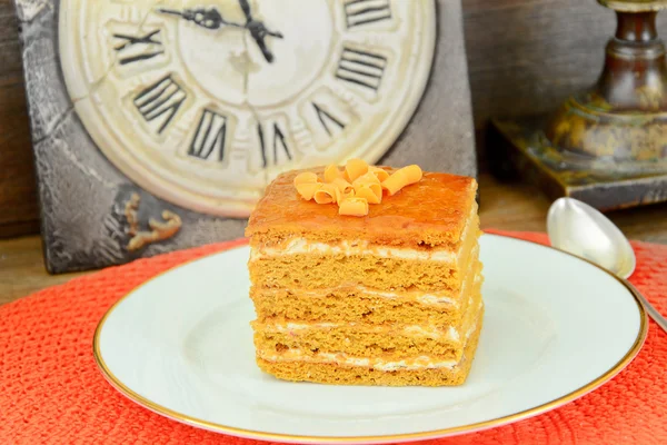 Cake with Condensed Milk, Nuts and Honey. — Stock Photo, Image