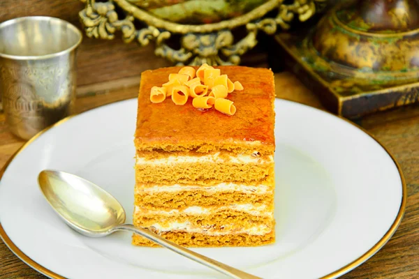 Cake with Condensed Milk, Nuts and Honey. — Stock Photo, Image