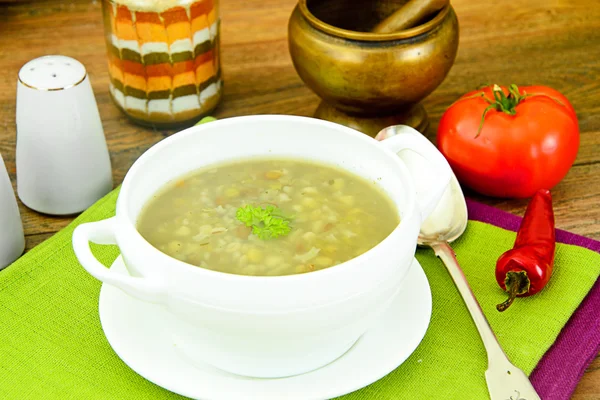 Sağlıklı diyet gıda: Mercimek köfte çorbası.