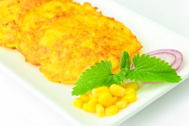 Sağlıklı diyet gıda: mısır börek ile.