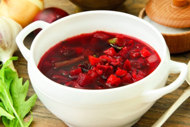 Sağlıklı gıda: Pancar, fasulye, sebze çorbası.