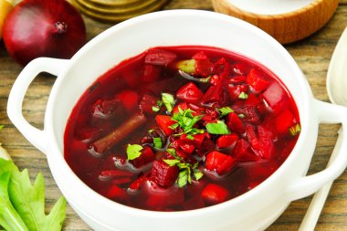 Sağlıklı gıda: Pancar, fasulye, sebze çorbası.