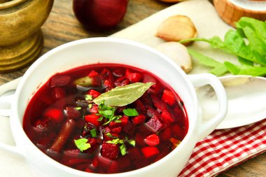 Sağlıklı gıda: Pancar, fasulye, sebze çorbası.