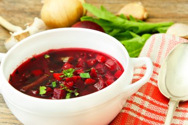 Sağlıklı gıda: Pancar, fasulye, sebze çorbası.