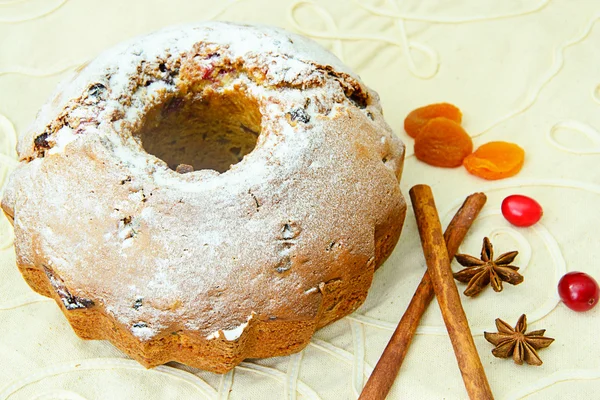 Смачний торт з родзинок і журавлини — стокове фото