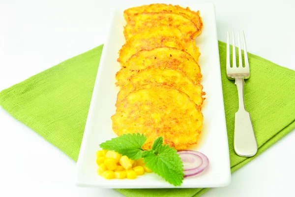 Sağlıklı diyet gıda: mısır börek ile.