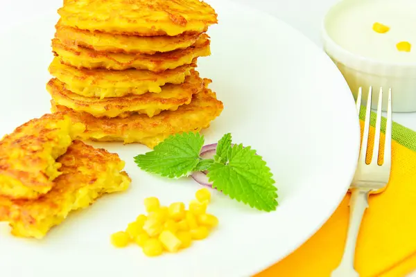 Sağlıklı diyet gıda: mısır börek ile.