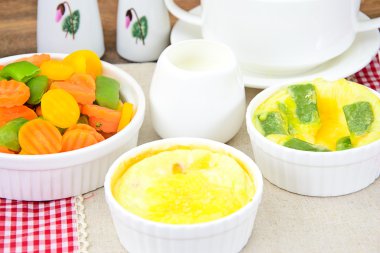 Havuç ve yeşil fasulye ile diyet omlet