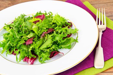 Salata karışımı Batavi, Frise, Radicchio, hindiba, diyet Mel