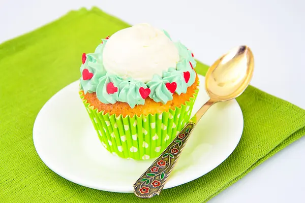 Kuchen mit Sahne, Cupcake — Stockfoto