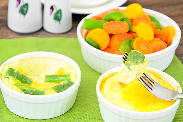 Havuç ve yeşil fasulye ile diyet omlet