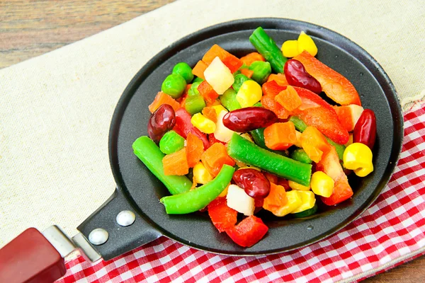Mexicano Mix of Vegetables on Pan. Tomates, feijões, raiz de aipo , — Fotografia de Stock