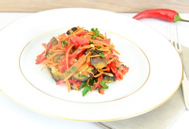 Diyet ve sağlıklı gıda:, patlıcanlı salata havuç.