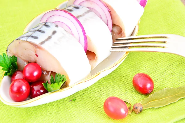 Saltmarinerad makrill med tranbär och kryddor — Stockfoto
