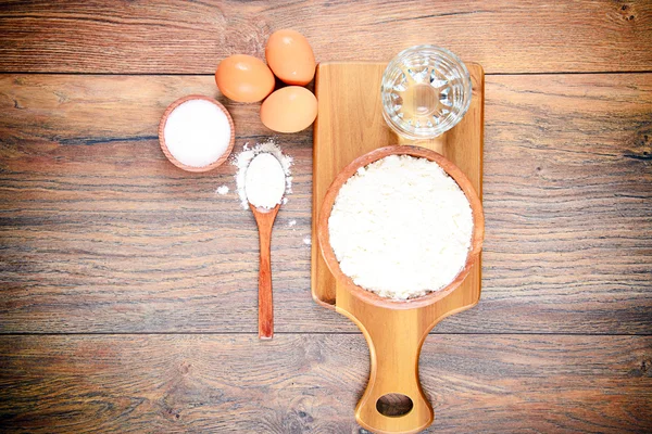 Bröd, mjöl, ägg, vatten. Bakning — Stockfoto