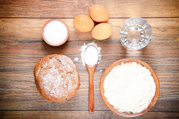 Хліб, борошно, яйце, вода. Випічка — стокове фото