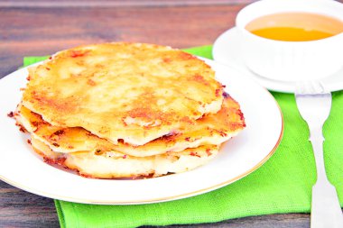 Peynirli krep bal ile