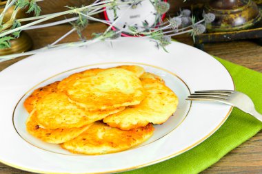 Kızarmış patates gözlemesi. Belarus ve Alman mutfağı