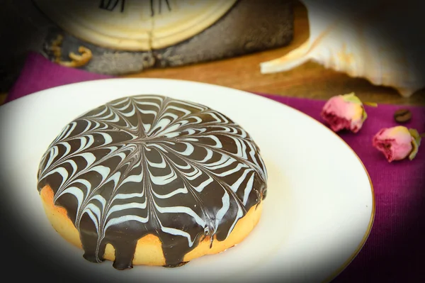 プレート上のチョコレート ケーキ. — ストック写真