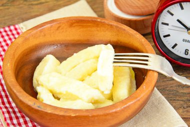 Süzme peynir köfte. Belarus ve Ukrayna mutfağı.