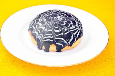 Beyaz ve koyu çikolata kek