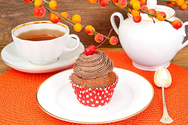 Cake with Cream and Cherry, Cupcake — Stock Photo, Image