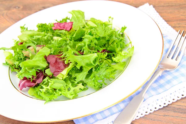 Sallad på rucola och granatäpple — Stockfoto