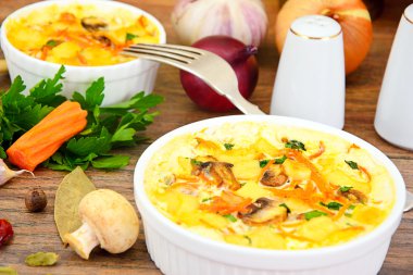 Diyet omlet havuç ve mantar ile