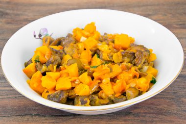 Fırında kabak sebze ve mantar ile