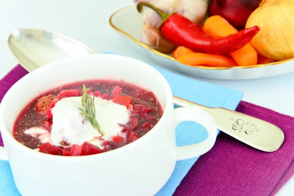 Egészséges és diétás élelmiszer: cékla, gombóc leves. — Stock Fotó