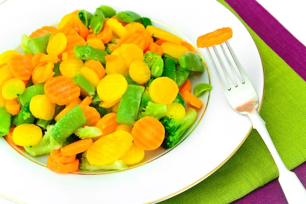 Sappige plantaardige hutspot. Paprika, erwten, wortelen. Dieet voedsel. — Stockfoto