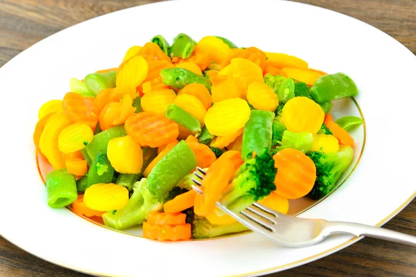 Saftiga grönsaksgryta. Paprika, ärtor, morötter. Dietmat. — Stockfoto